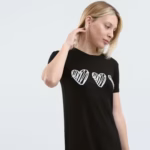 ⁦نايت شيرت قطن نص كم استريتش بطبعه -اسود⁩ - الصورة ⁦5⁩