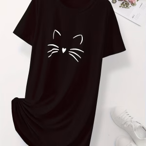 نايت شيرت أسود نص كم برسمة وجه قطة من الأمام