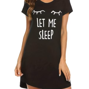 نايت شيرت أسود نص كم بطبعة Let Me Sleep من الأمام